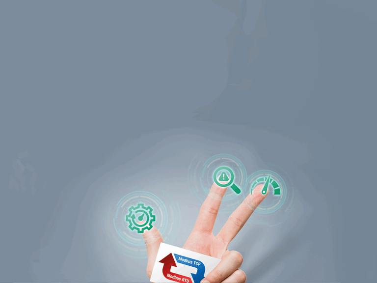 Grå bakgrund med en hand som håller upp tre fingrar. På fingertopparna syns tre digitala ikoner.